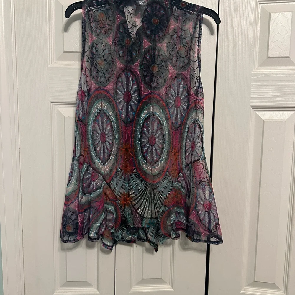 Damee, Inc. Sheer Multicolor Sleeveless Women's Blouse - Picture 4 of 4